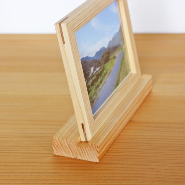 ひのき フォトスタンド L版 卓上でも壁掛けでもおしゃれな天然木ヒノキ