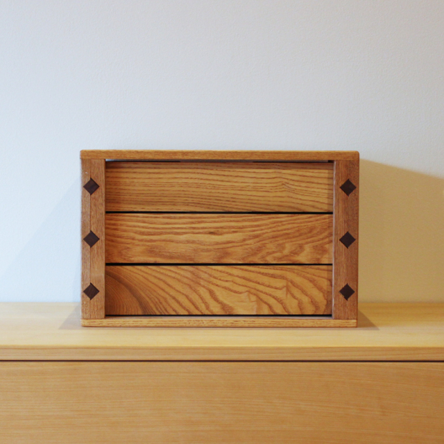 タモ材とウォールナット材で仕上げたオシャレなA4書類ミニチェスト