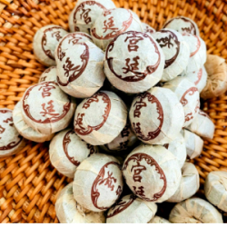 雲南プーアル茶 普洱茶 2006年産　宮廷 プーアル茶 小沱茶 50粒