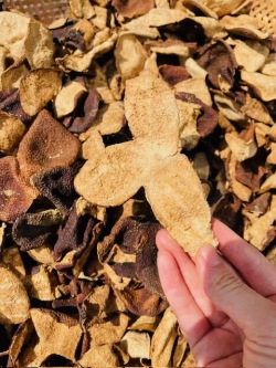 陳皮　新会陳皮（しんかいちんぴ）30ｇ 5年陳 ちんぴホール 陳皮茶 チンピ　ちんぴ みかんの皮 通販 薬膳ティー ハーブ 柑橘ハーブ メール便送料無料