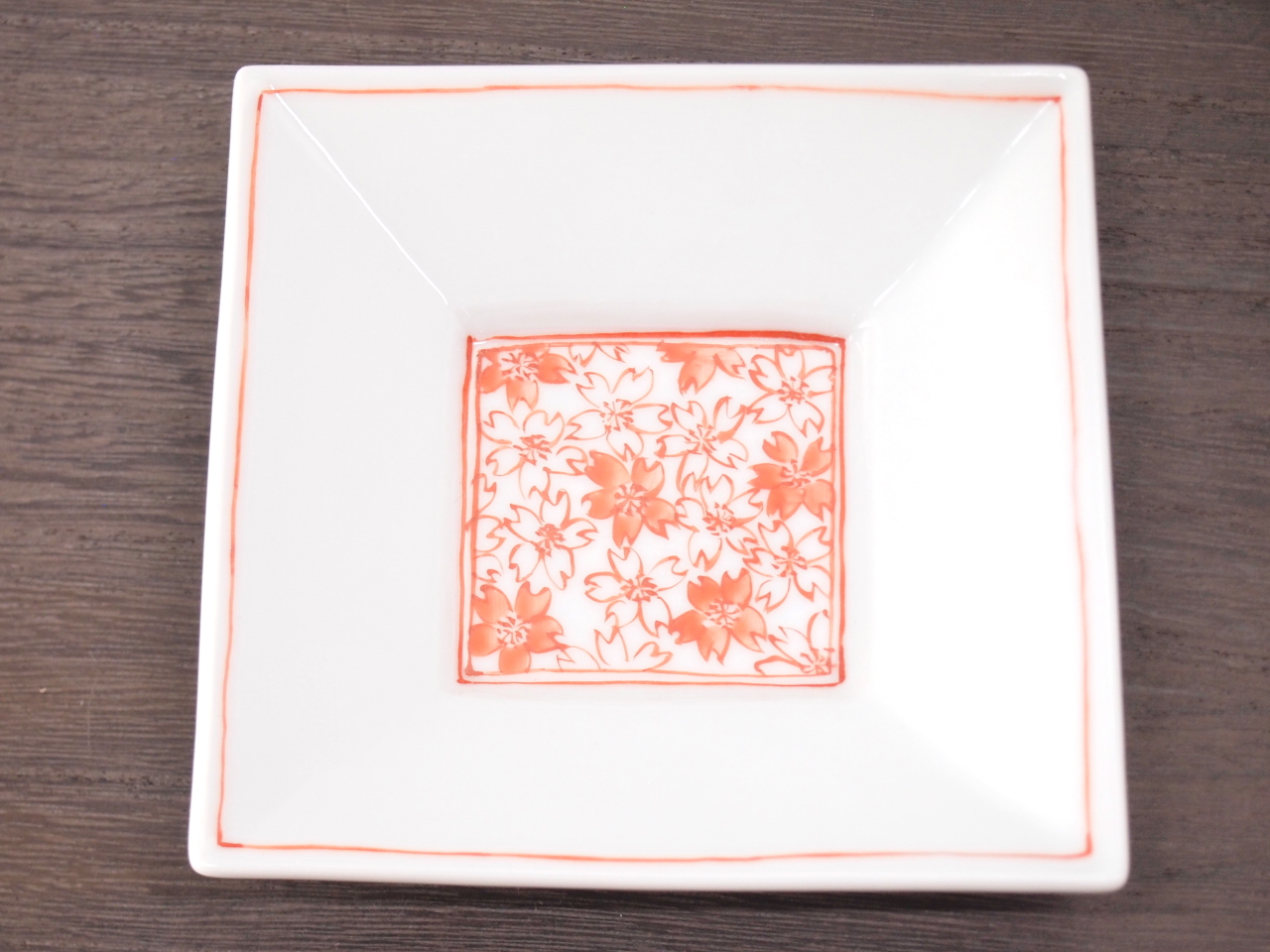 九谷焼 和陶房 3.5号角皿/小皿 豆皿/  見込赤桜文　 辺10.5×高2.3cm