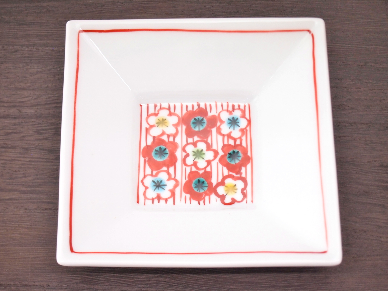 九谷焼 和陶房 3.5号角皿/小皿 豆皿/  見込紅白梅文　 辺10.5×高2.3cm