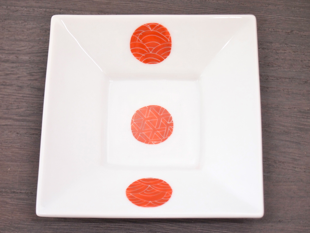 九谷焼 和陶房 3.5号角皿/小皿 豆皿/  赤丸針彫　 辺10.5×高2.3cm