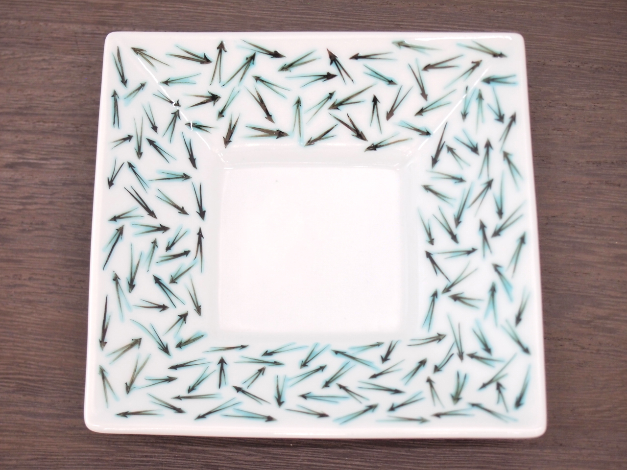 九谷焼 和陶房 3.5号角皿/小皿 豆皿/  色絵松葉文　 辺10.5×高2.3cm