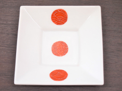 九谷焼 和陶房 3.5号角皿/小皿 豆皿/  赤丸針彫　 辺10.5×高2.3cm