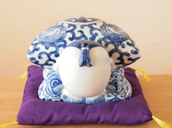九谷焼　八幡窯　金彩　7号お辞儀福助・盛　福助　お辞儀福助　縁起物　高さ18cm 九谷焼 7号お辞儀福助 青九谷 布団付 九谷焼マルヨネ 陶芸窯和陶房