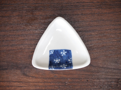 豆皿 おにぎり 染付梅濃 /小皿 豆皿 吉祥紋古典絵変り/九谷焼 和陶房/幅8×奥8×高1.2cm