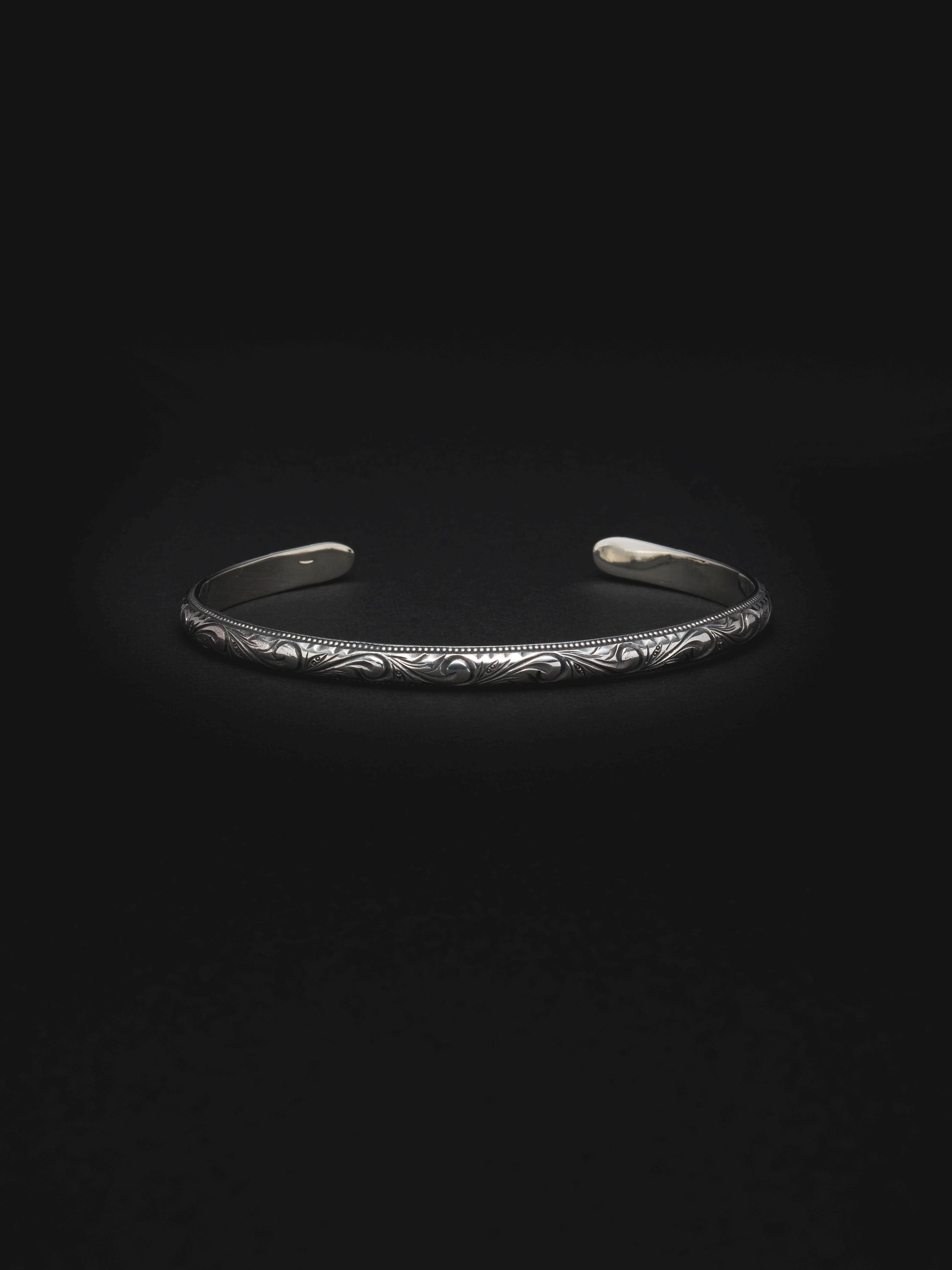 ANTIDOTE BUYERS CLUB　　「Engraved Narrow Bangle」　　SILVER950製 バングル