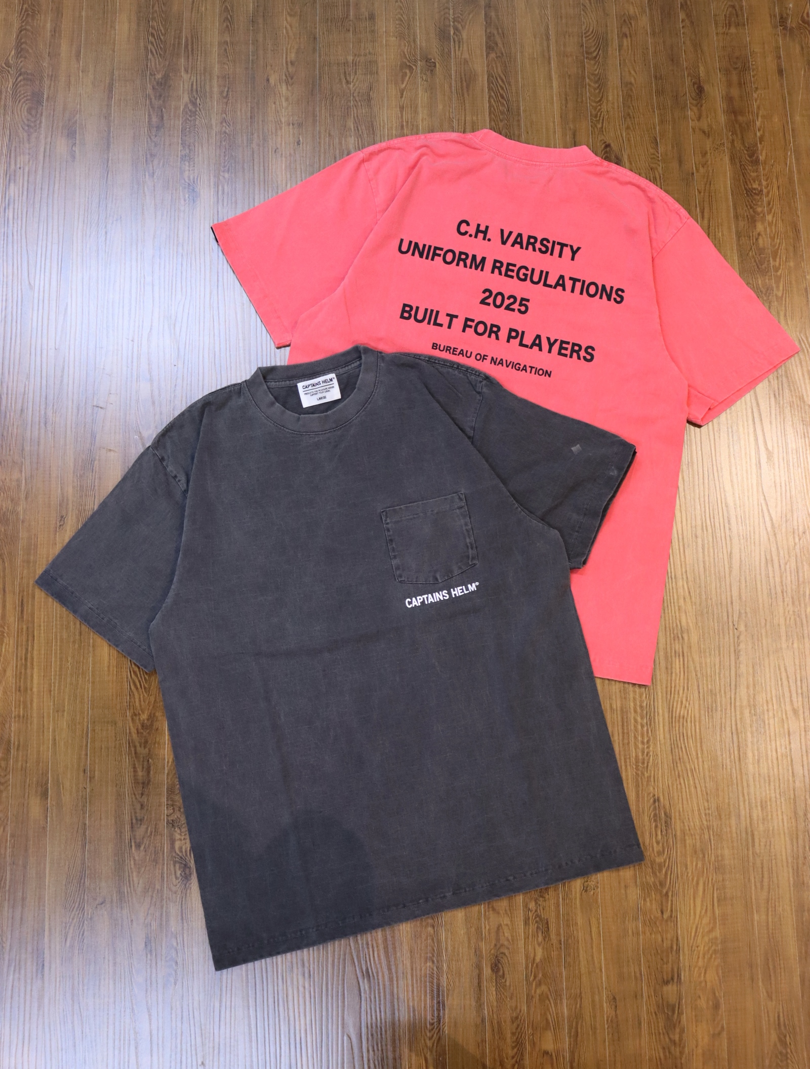 CAPTAINS HELM　「#C.H. VARSITY POCKET SS TEE」   ピグメントダイ プリントティーシャツ