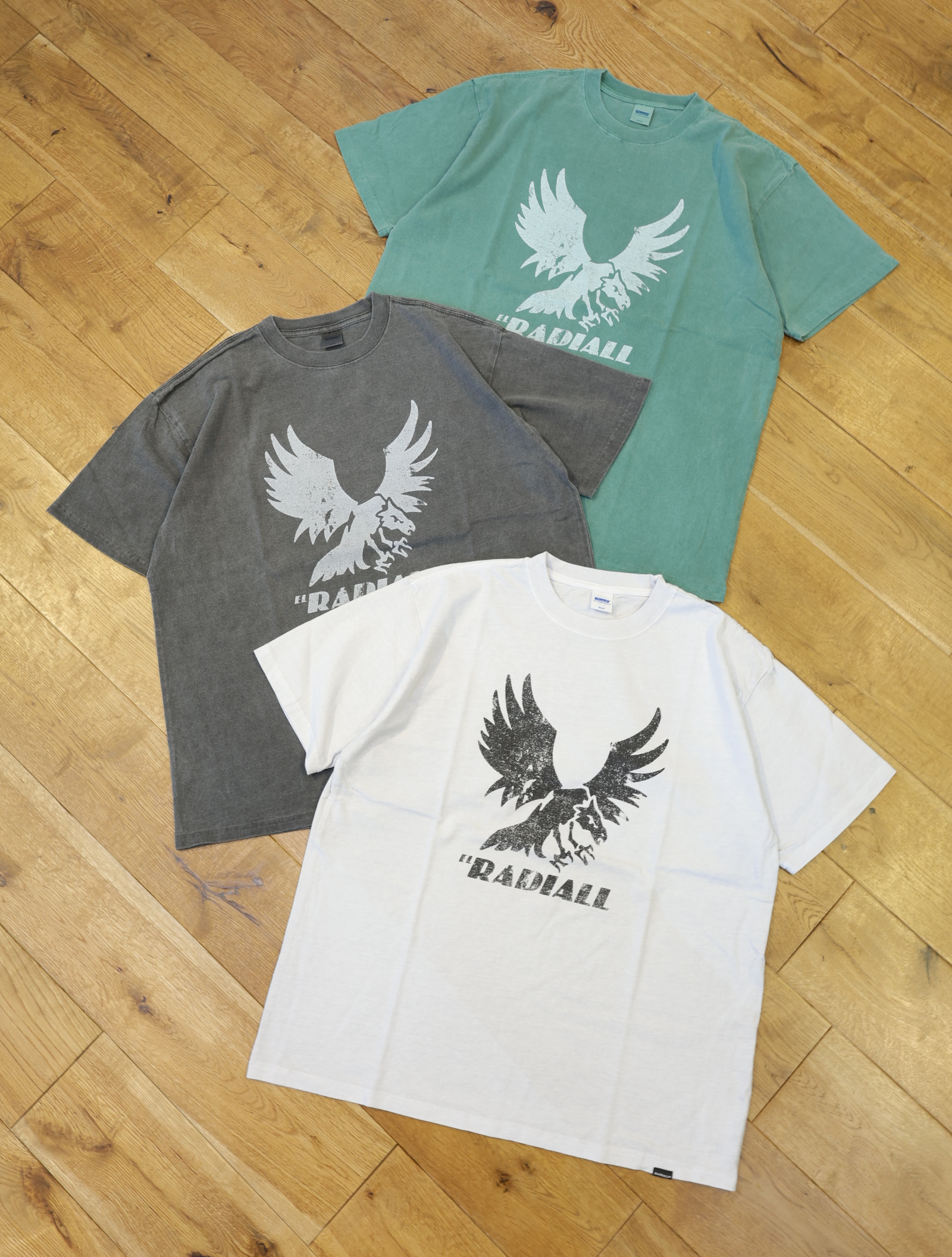 RADIALL 　「EAGLE TIP - CREW NECK T-SHIRT S/S」　ピグメントダイ プリントティーシャツ