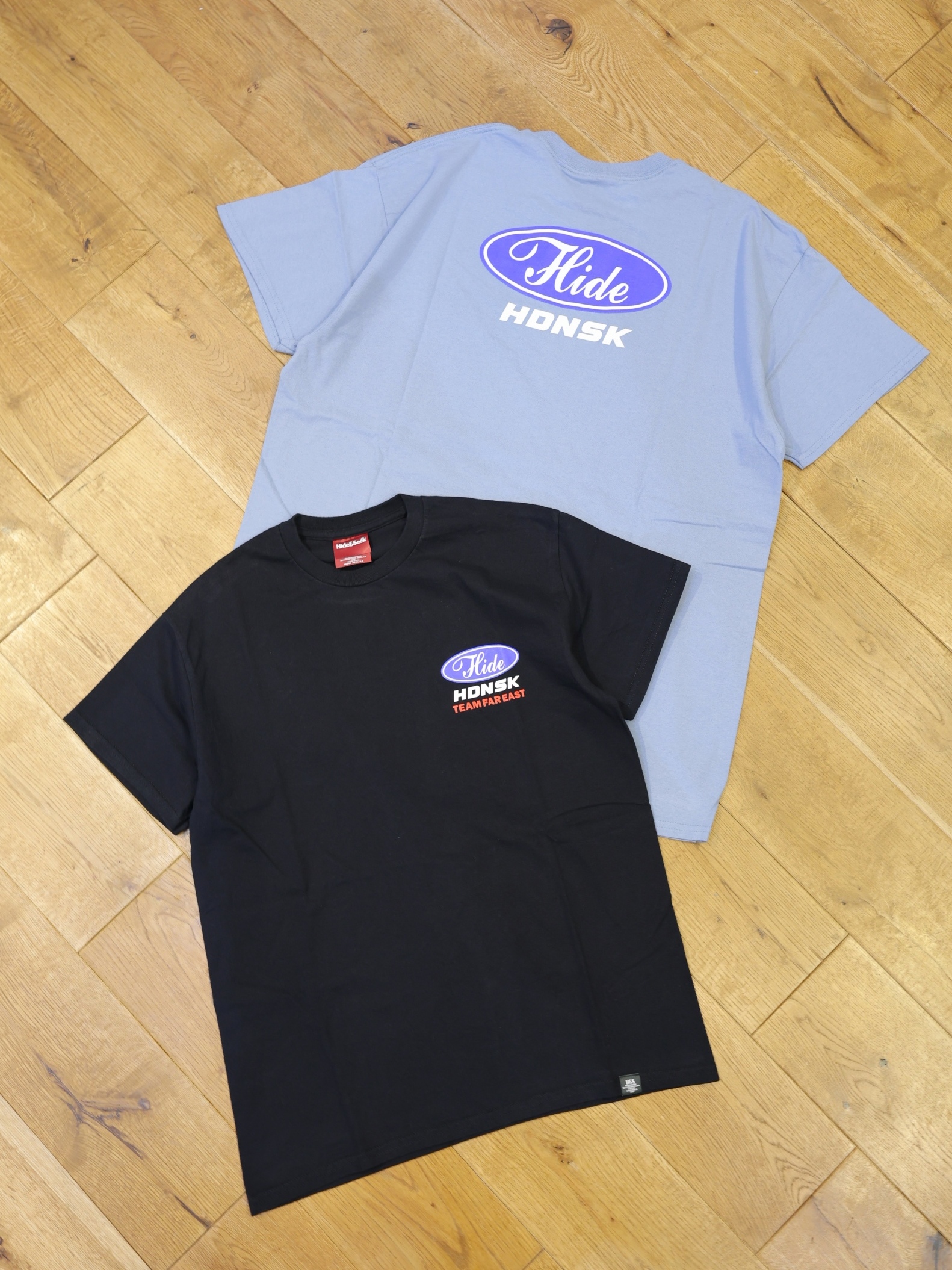 Hide and Seek　「HDNSK S/S Tee（SOLID）」　プリントティーシャツ
