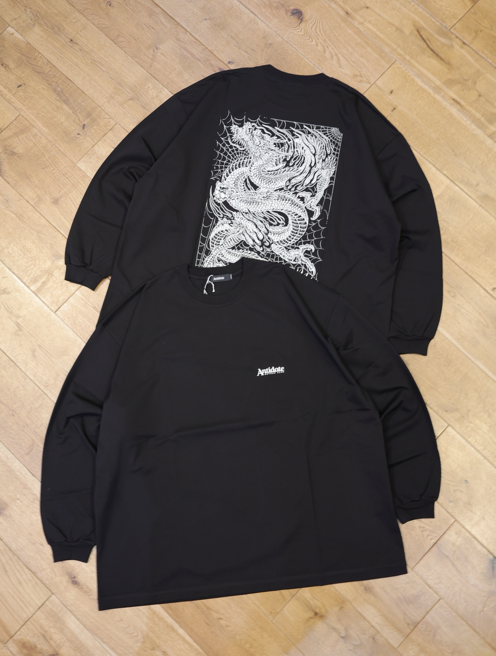 ANTIDOTE BUYERS CLUB　　「ASIC Oversized L/S Tee (Oriental Dragon)」　　オーバーサイズ ロングスリーブティーシャツ