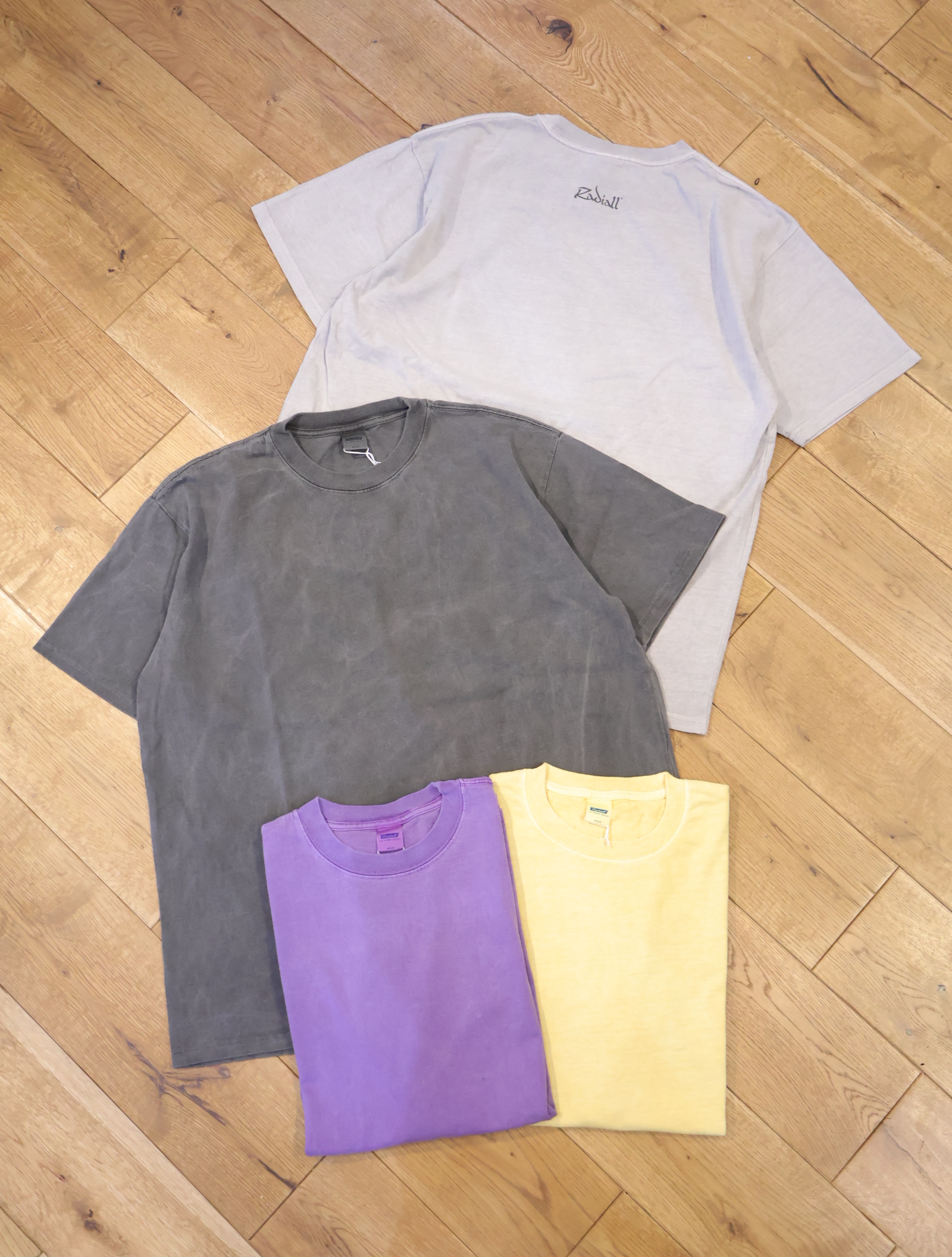 RADIALL 　「FUME - CREW NECK T-SHIRT S/S」　ピグメントダイ プリントティーシャツ