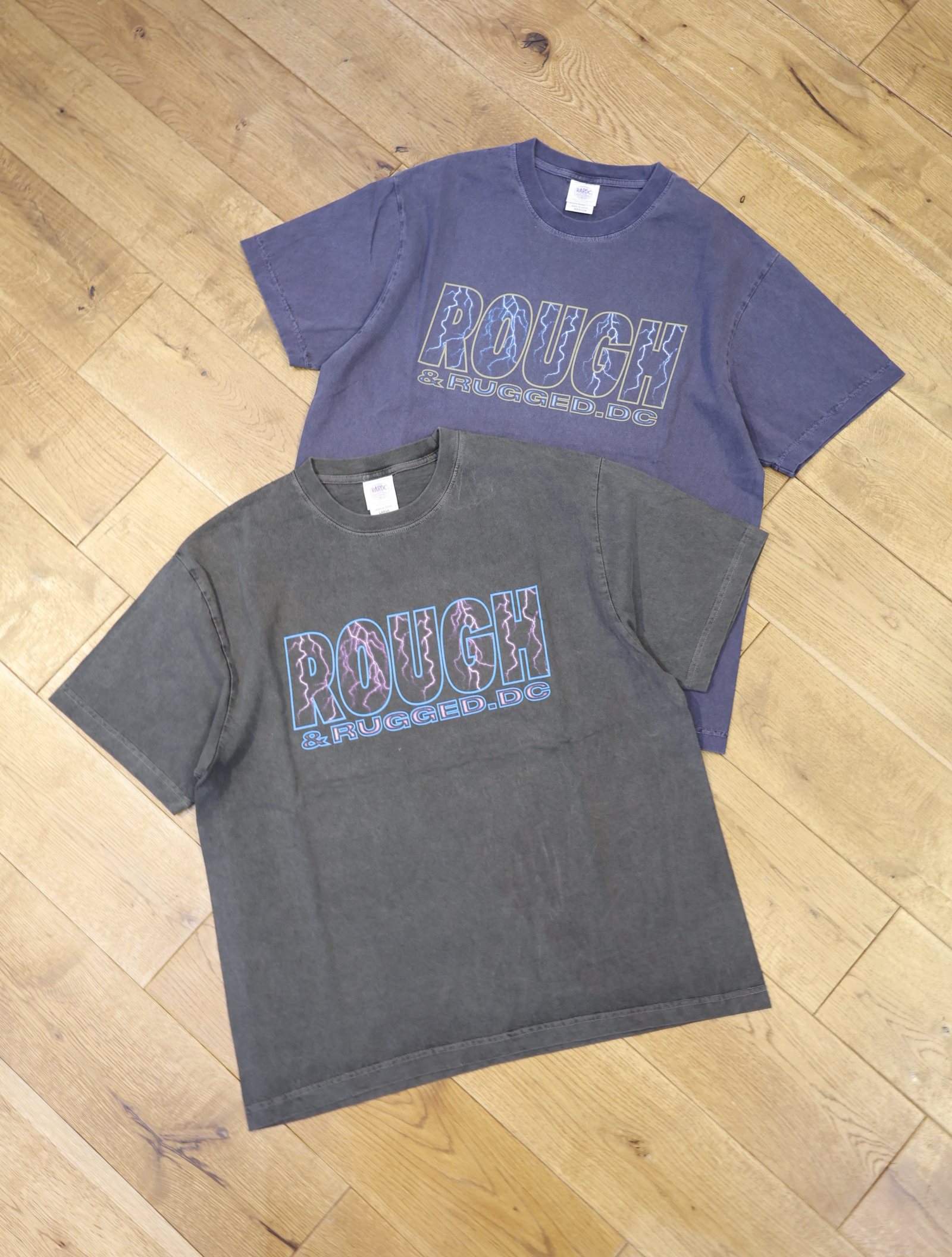 ROUGH AND RUGGED　「DESIGN SS 05」　ピグメントダイ プリントティーシャツ