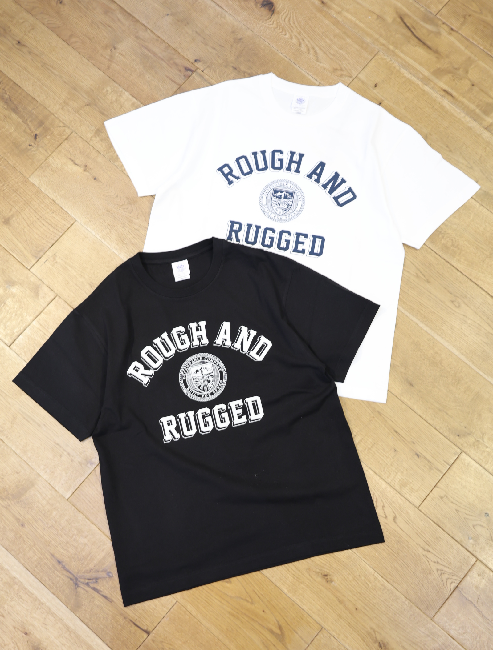ROUGH AND RUGGED　「DESIGN SS 04」　プリントティーシャツ