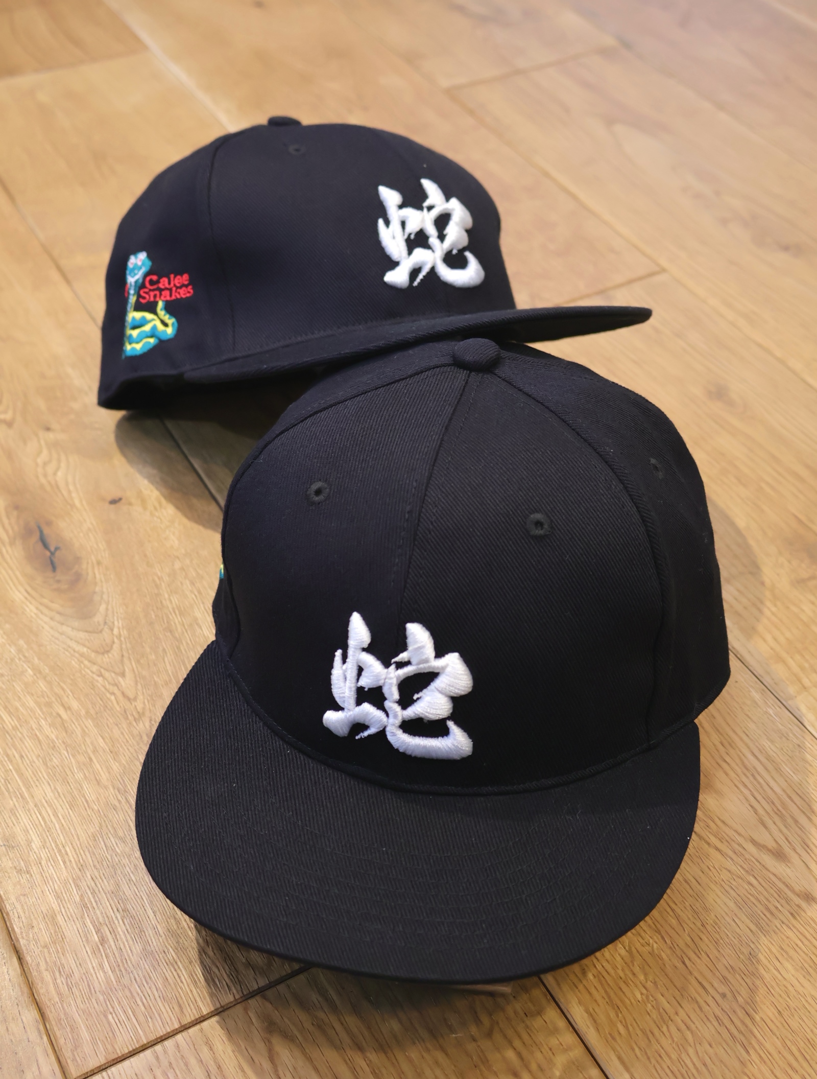 【 NEW YEAR EXCLUSIVE ITEM !! 】　CALEE 　　「EMBROIDERY ORIENTAL SNAKE LOGO BASEBALL CAP＜EXCLUSIVE＞」    スナップバックベースボールキャップ