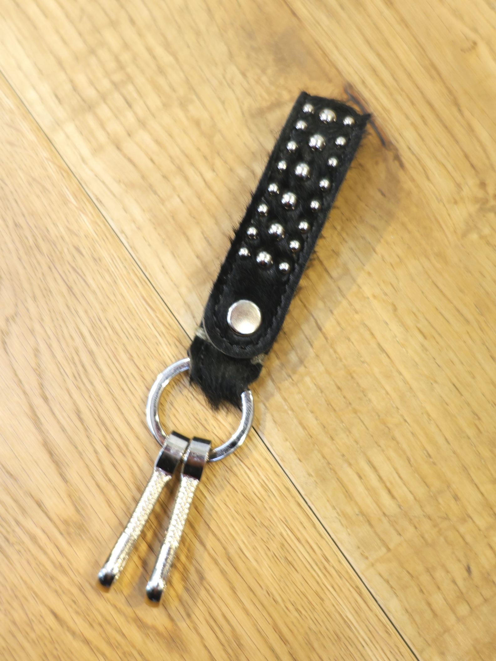 RADIALL 　「BEARD - LEATHER KEY HOLDER / HAIR CALF」　  ヘアカーフ スタッズ レザーキーリング