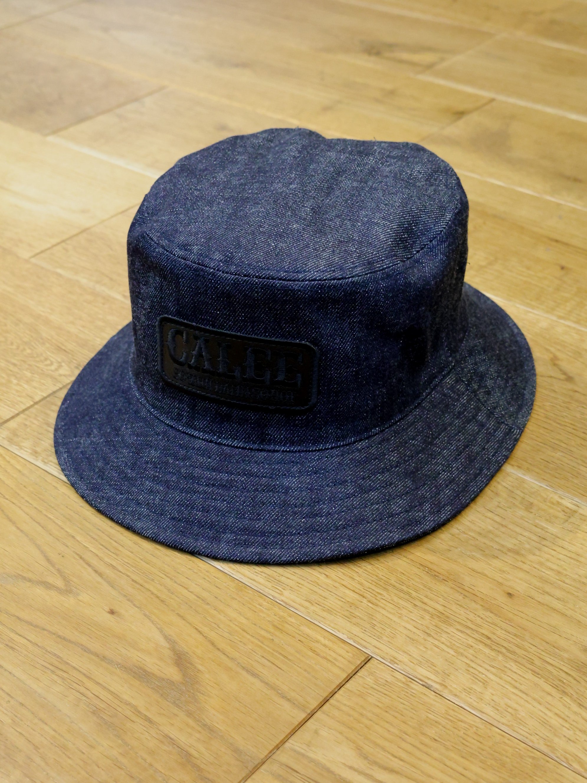 CALEE 　「LEATHER WAPPEN DENIM BUCKET HAT」　デニムバケットハット