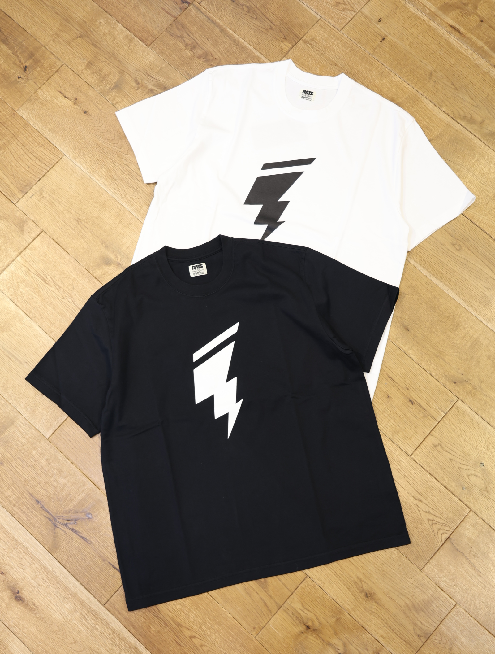 RATS　「BOLT TEE」　プリントティーシャツ