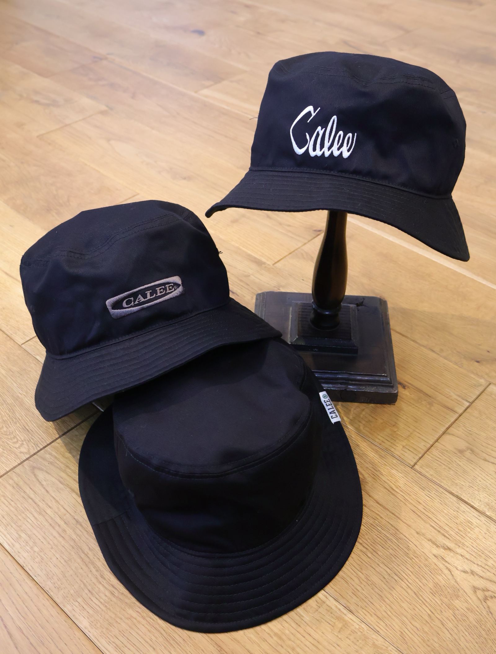 CALEE 　　「EMBROIDERY CALEE BUCKET HAT」　　バケットハット