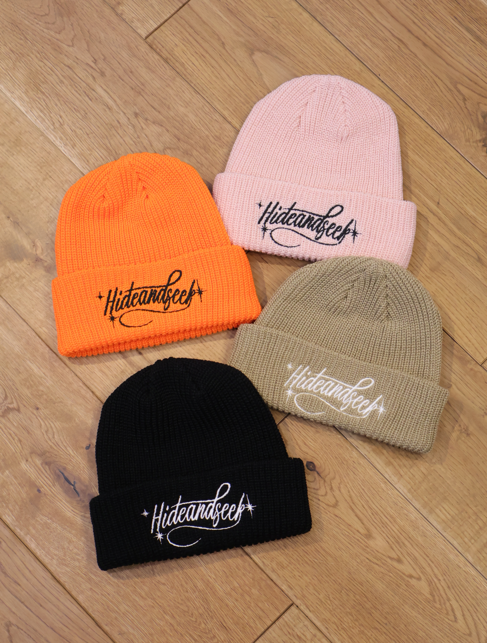 Hide and Seek  「Cursive Logo Knit CAP」　ニットキャップ