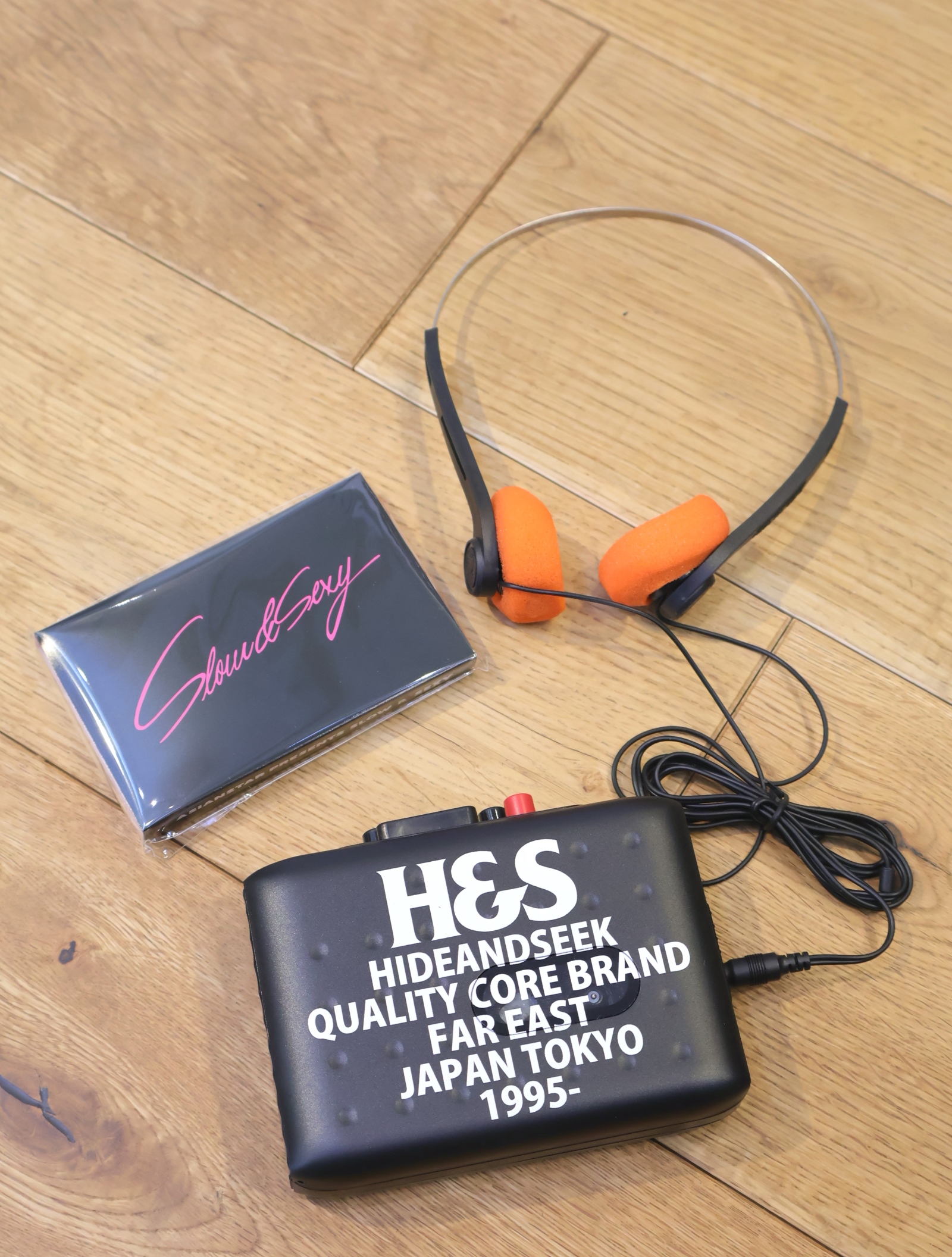 HIDE AND SEEK カセットプレイヤー　テープ　ハイドアンドシーク Hide and Seek 「H&S CASSETTE PLAYER with SLOW&SEXY MIX TAPE