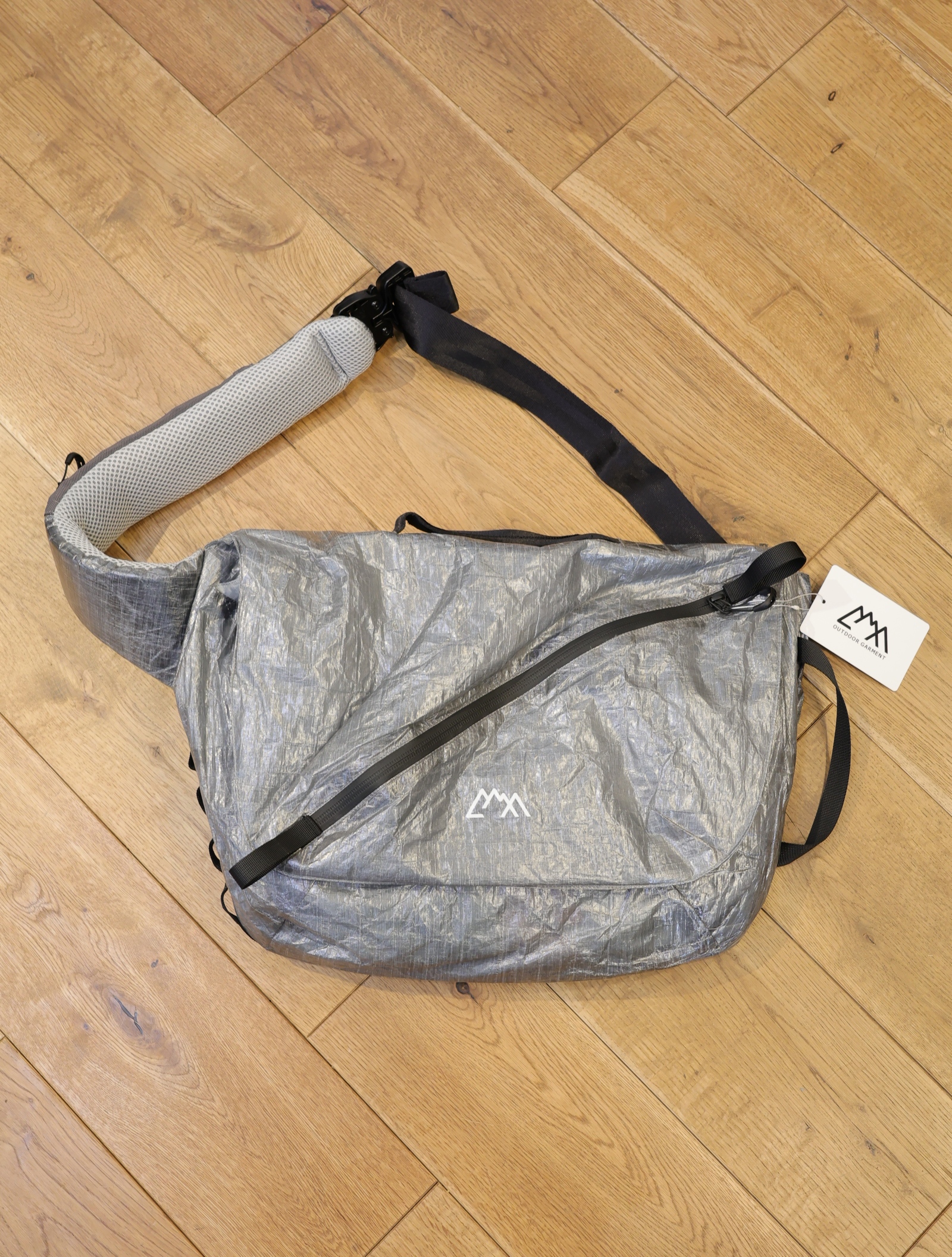 CMF OUTDOOR GARMENT　「MESSENGER BAG DYNEEMA」　メッセンジャーバッグ