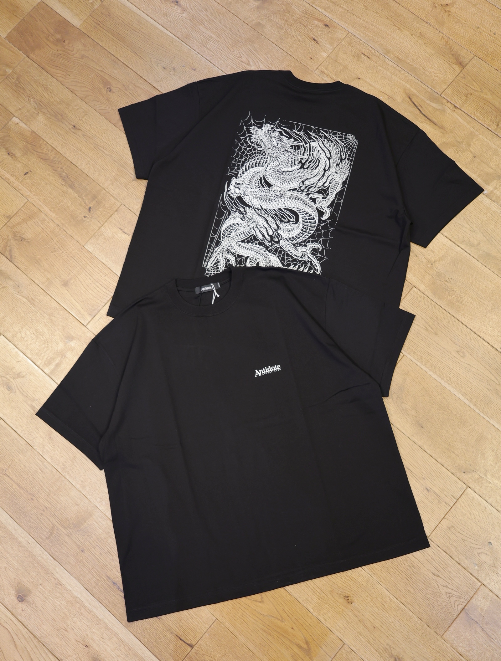 ANTIDOTE BUYERS CLUB　　「ASIC Oversized S/S Tee (Oriental Dragon)」　　オーバーサイズ ティーシャツ