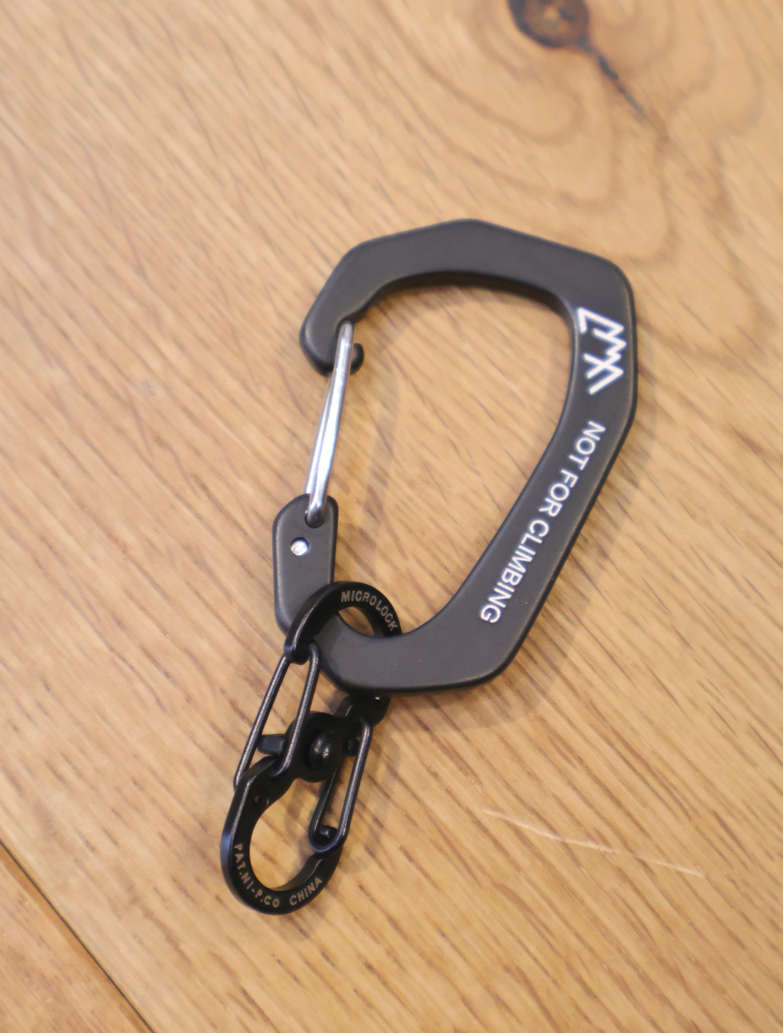 CMF OUTDOOR GARMENT　「CARABINER」　カラビナ