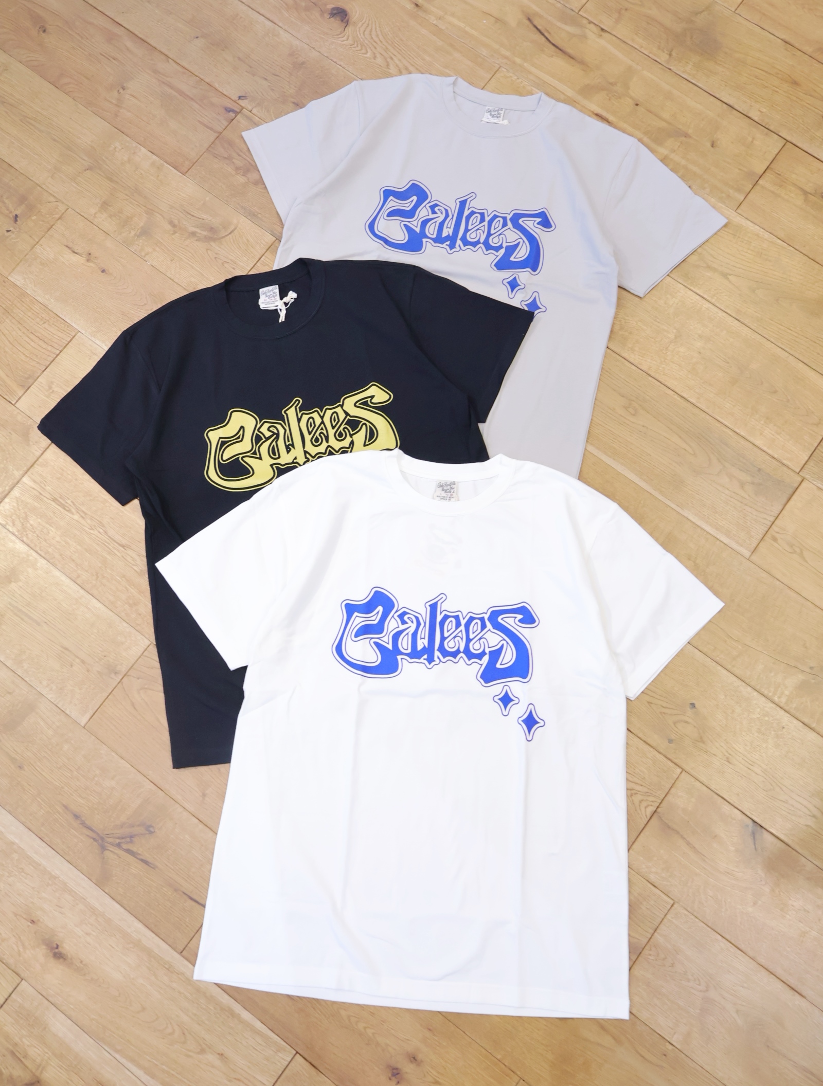 CALEE　　「STRETCH CALEES LOGO TEE」　　 プリントティーシャツ