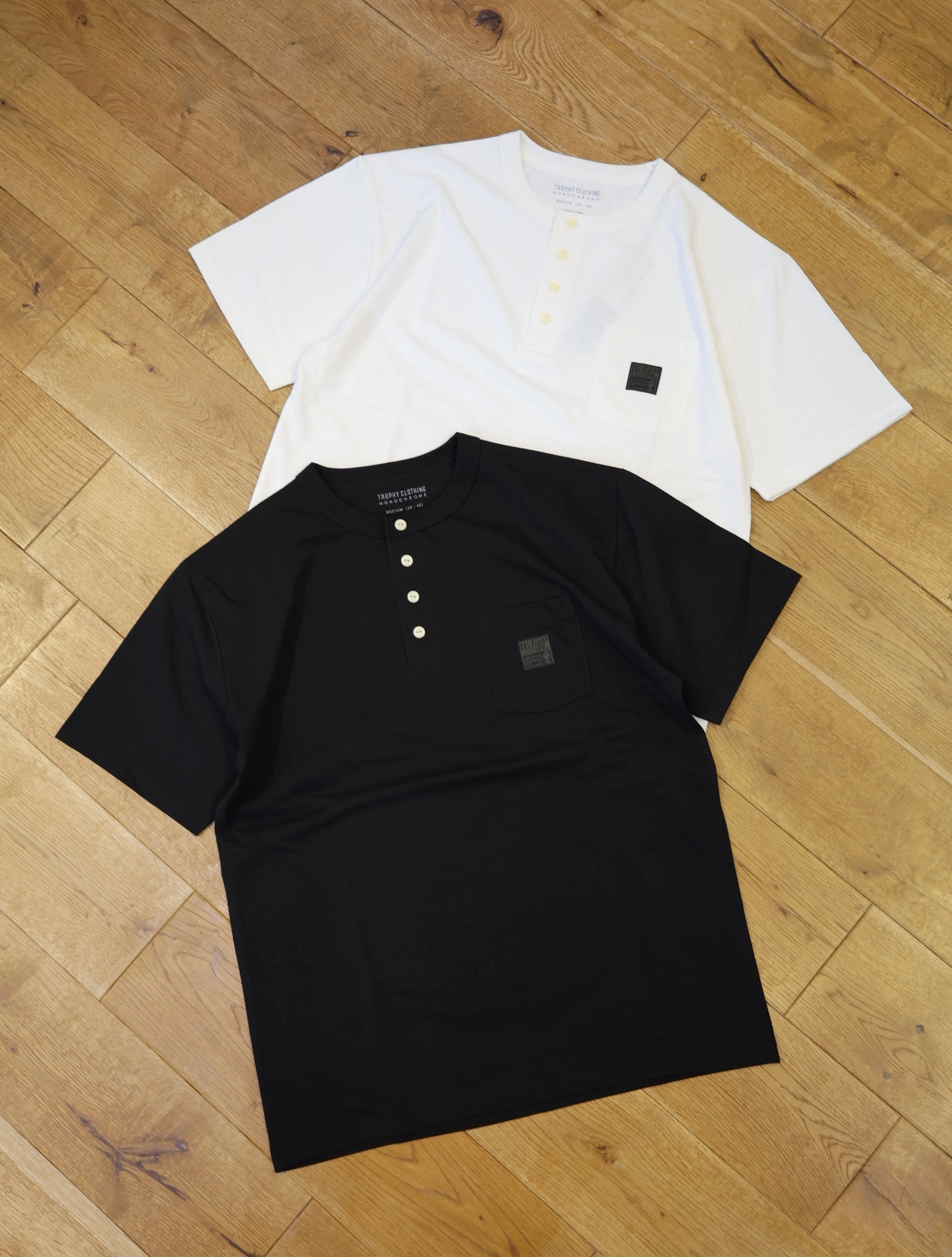 TROPHY CLOTHING　　「"MONOCHROME" Logo RD Henley Tee」　ヘンリーネックティーシャツ