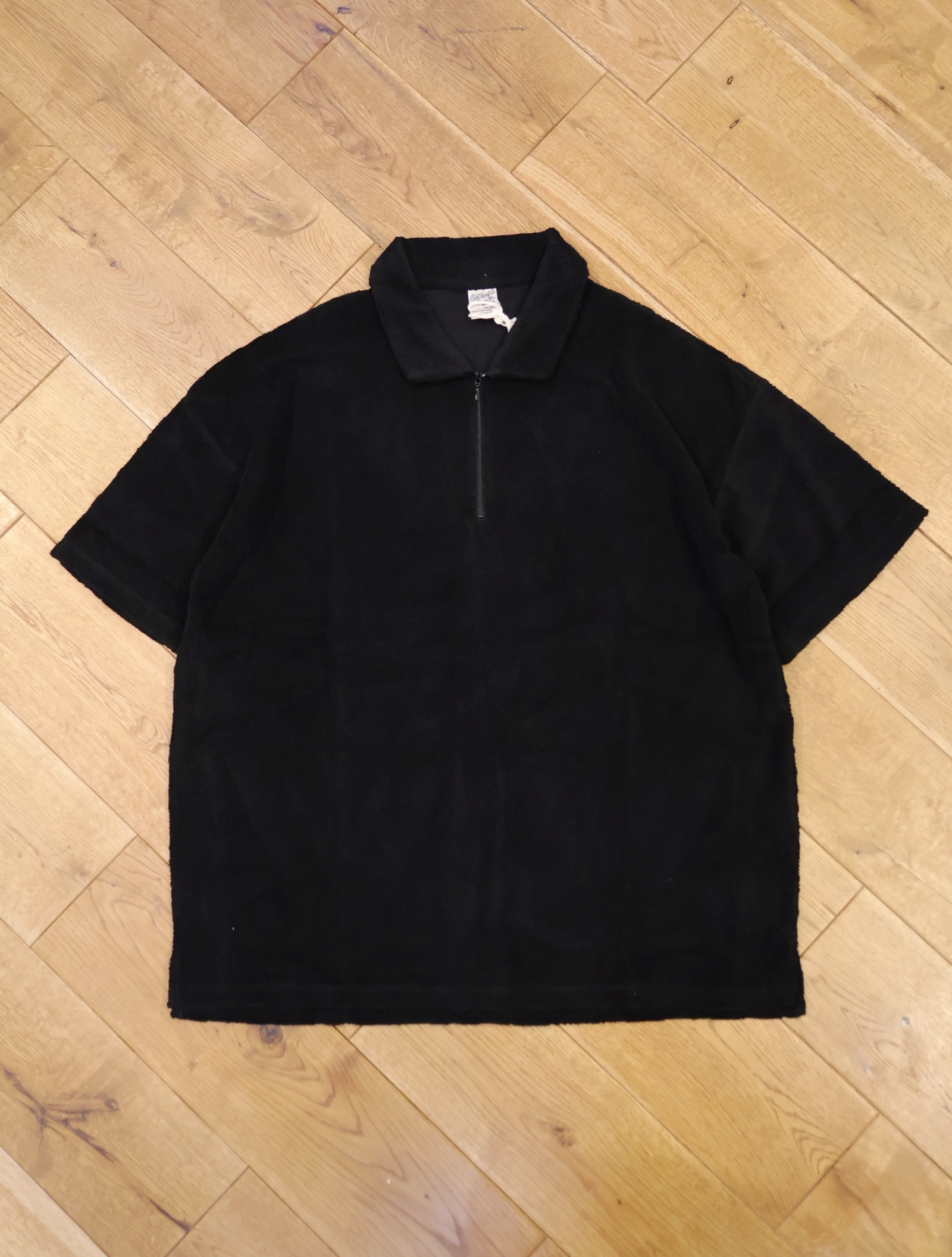 CALEE　　「SNAKE PATTERN JACQUARD PILE POLO」　　パイルジャガードドロップショルダージップポロシャツ