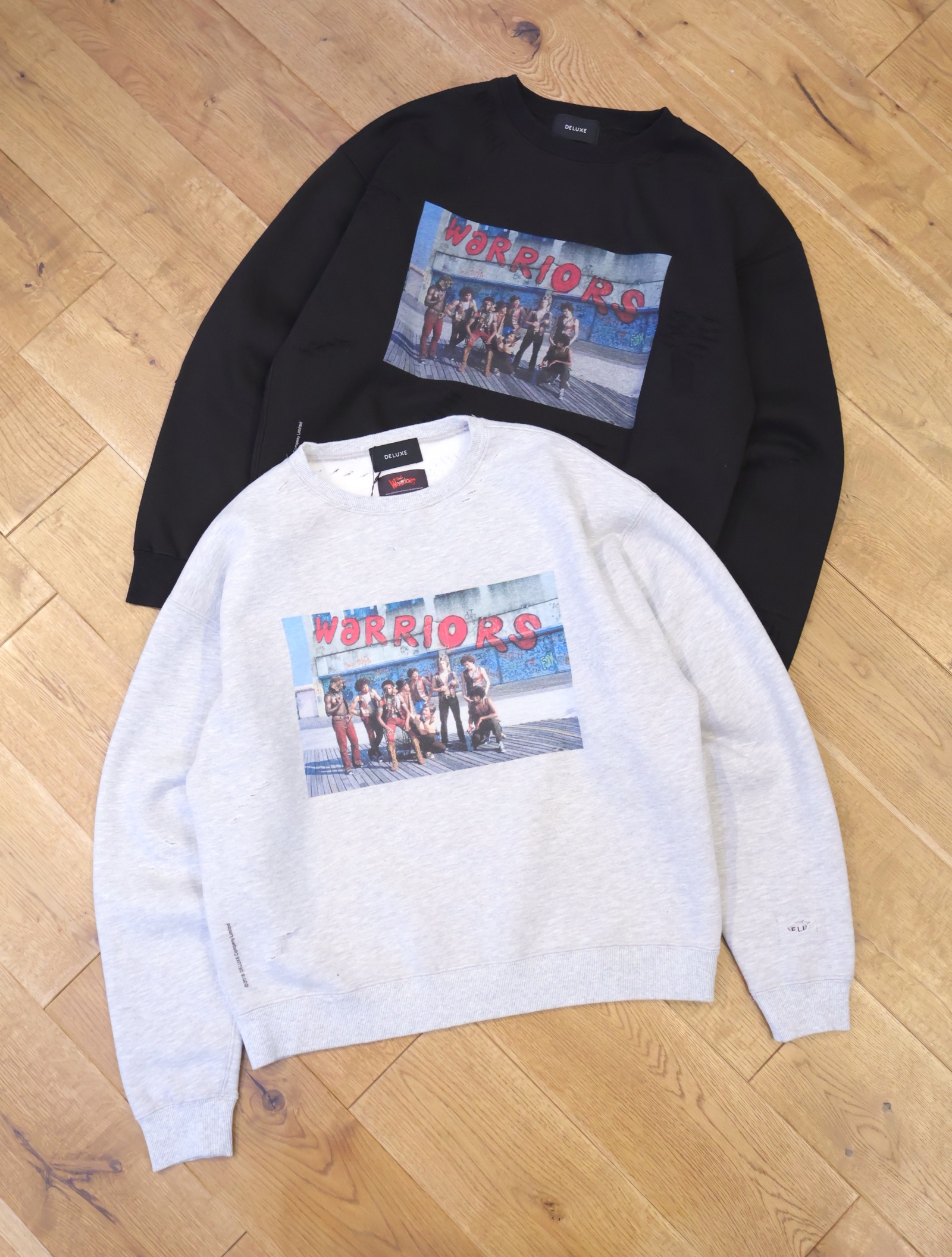 DELUXE x THE Warriors 　「DELUXE x THE Warriors Photo CREW」　ダメージ加工 クルーネックスウェット