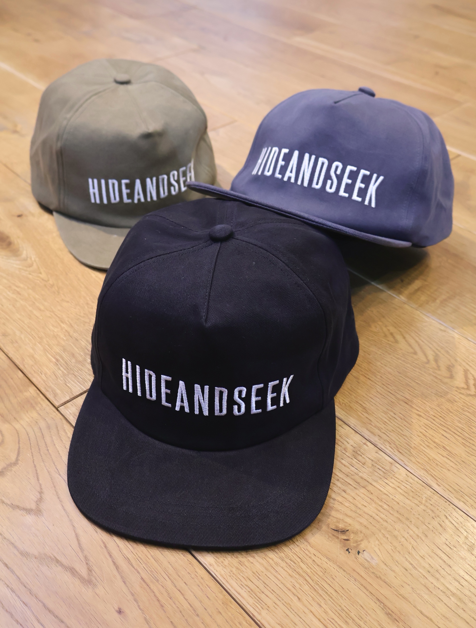 Hide and Seek 「Logo Trucker CAP」　ガーメントダイ 5パネル トラッカーキャップ