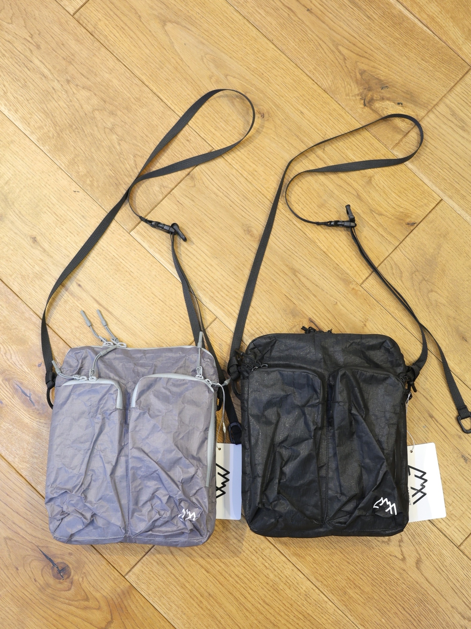 CMF OUTDOOR GARMENT　「SMART POUCH DYNEEMA」　ショルダーポーチ