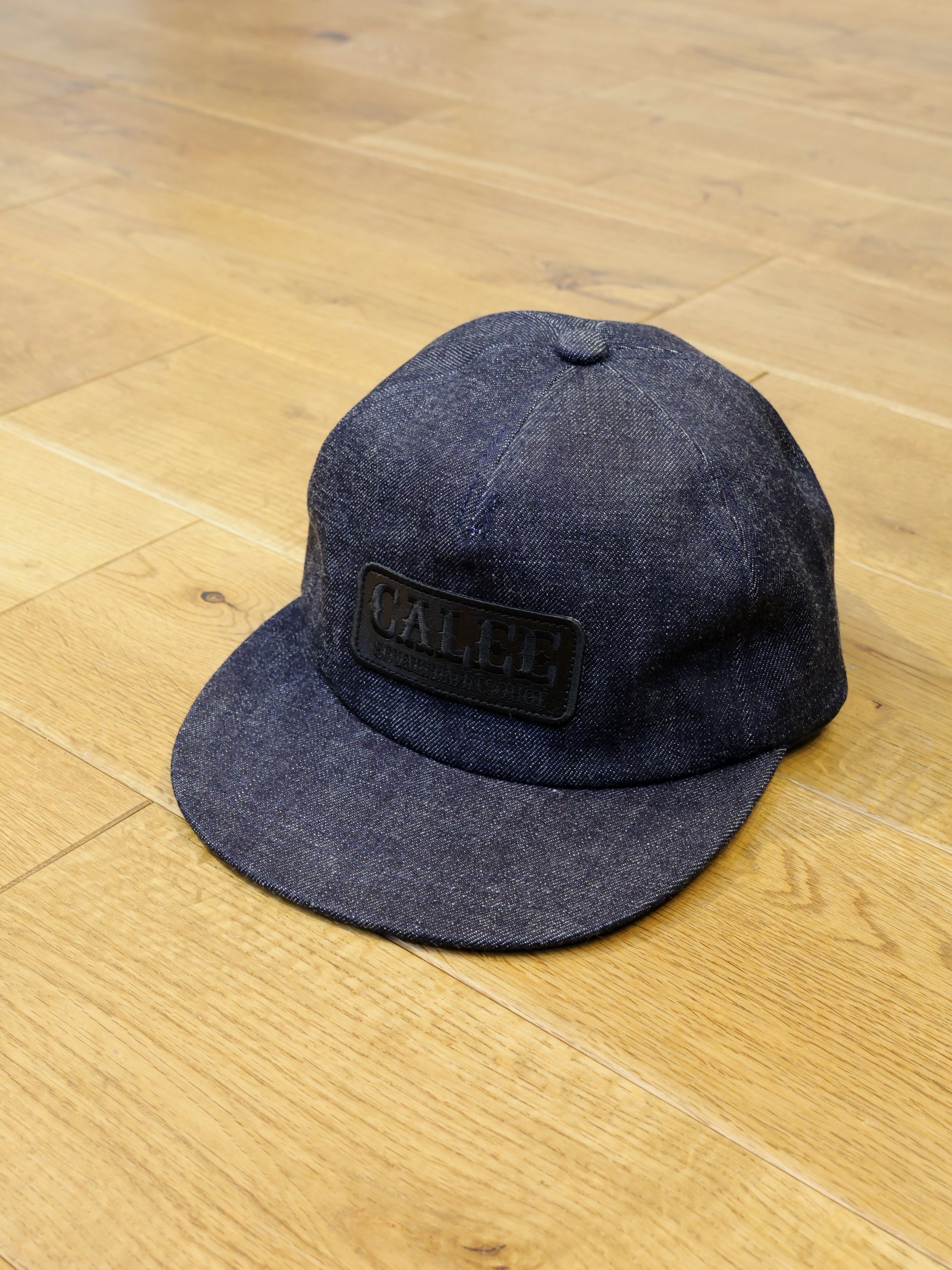 CALEE 　「LEATHER WAPPEN DENIM CAP」　デニムスナップバックキャップ