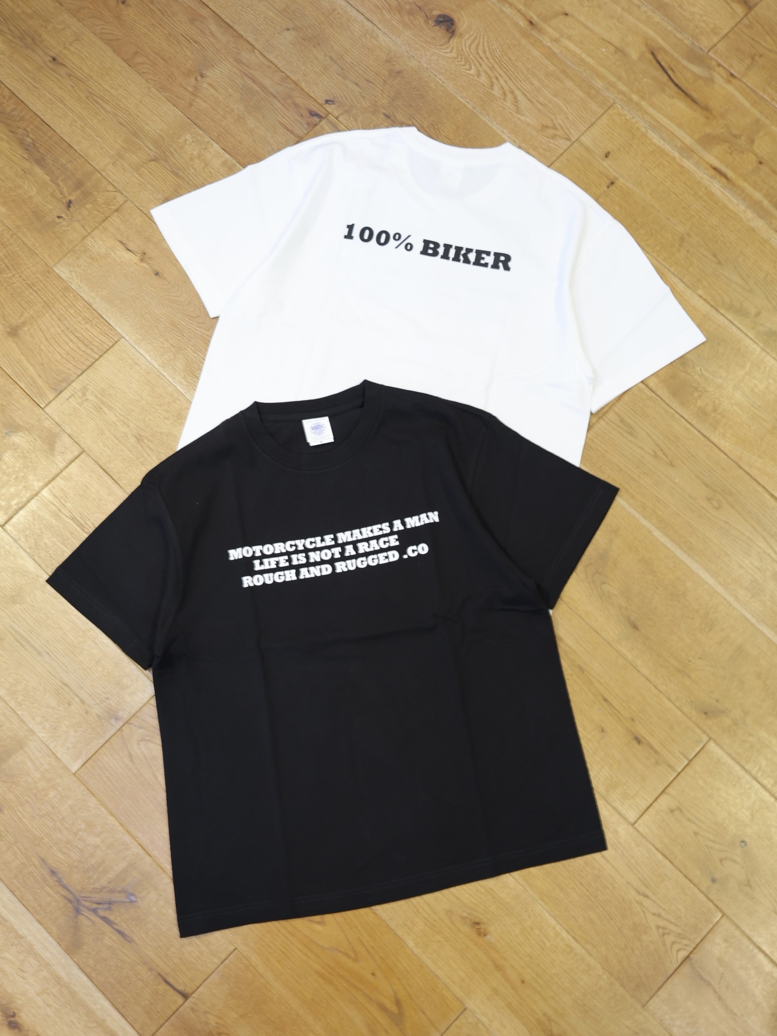 ROUGH AND RUGGED　「DESIGN SS 02」　プリントティーシャツ