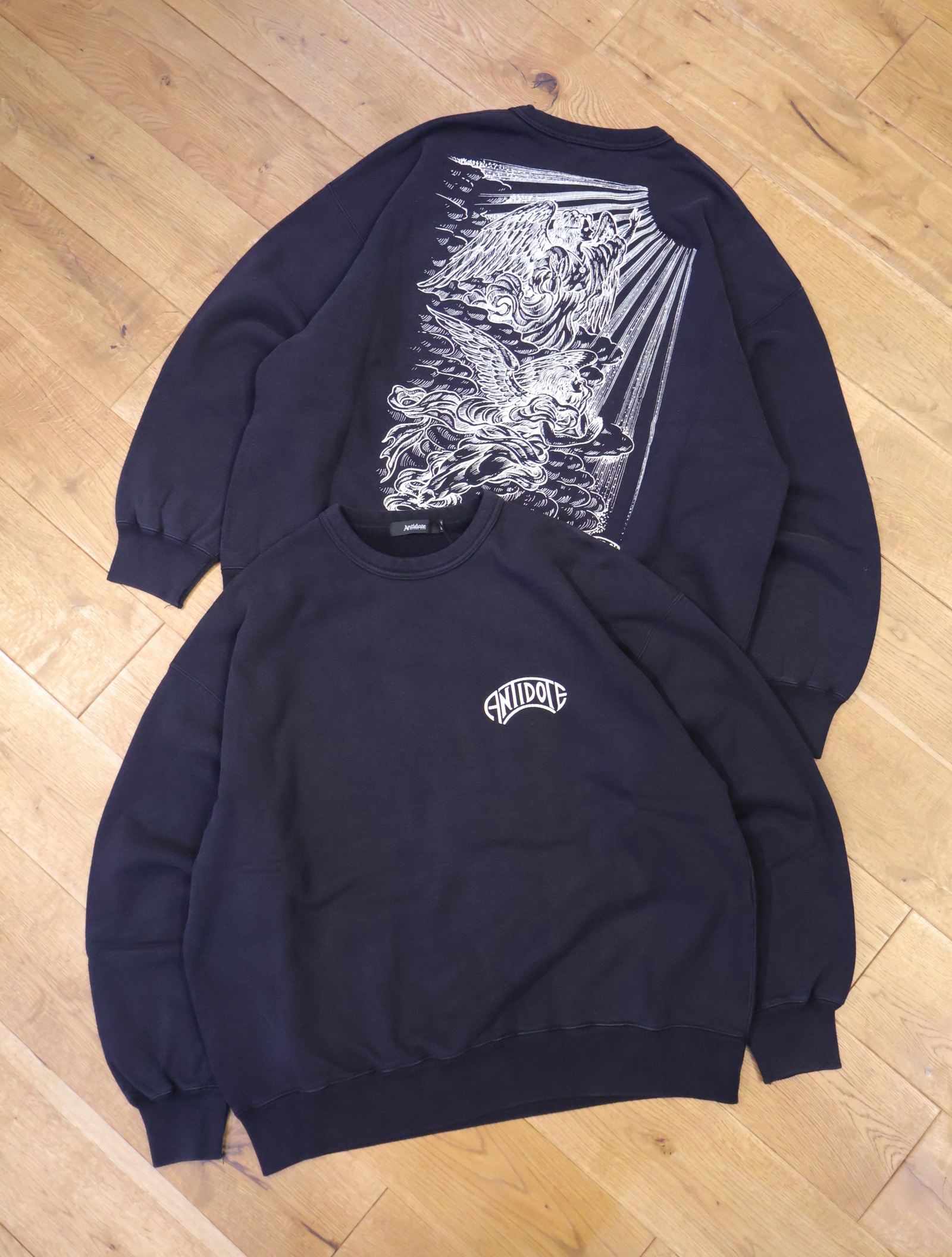 ANTIDOTE BUYERS CLUB　「Fade Wash Crewneck Sweatshirt(Holy Angels)」　フェードウォッシュ クルーネックスウェット