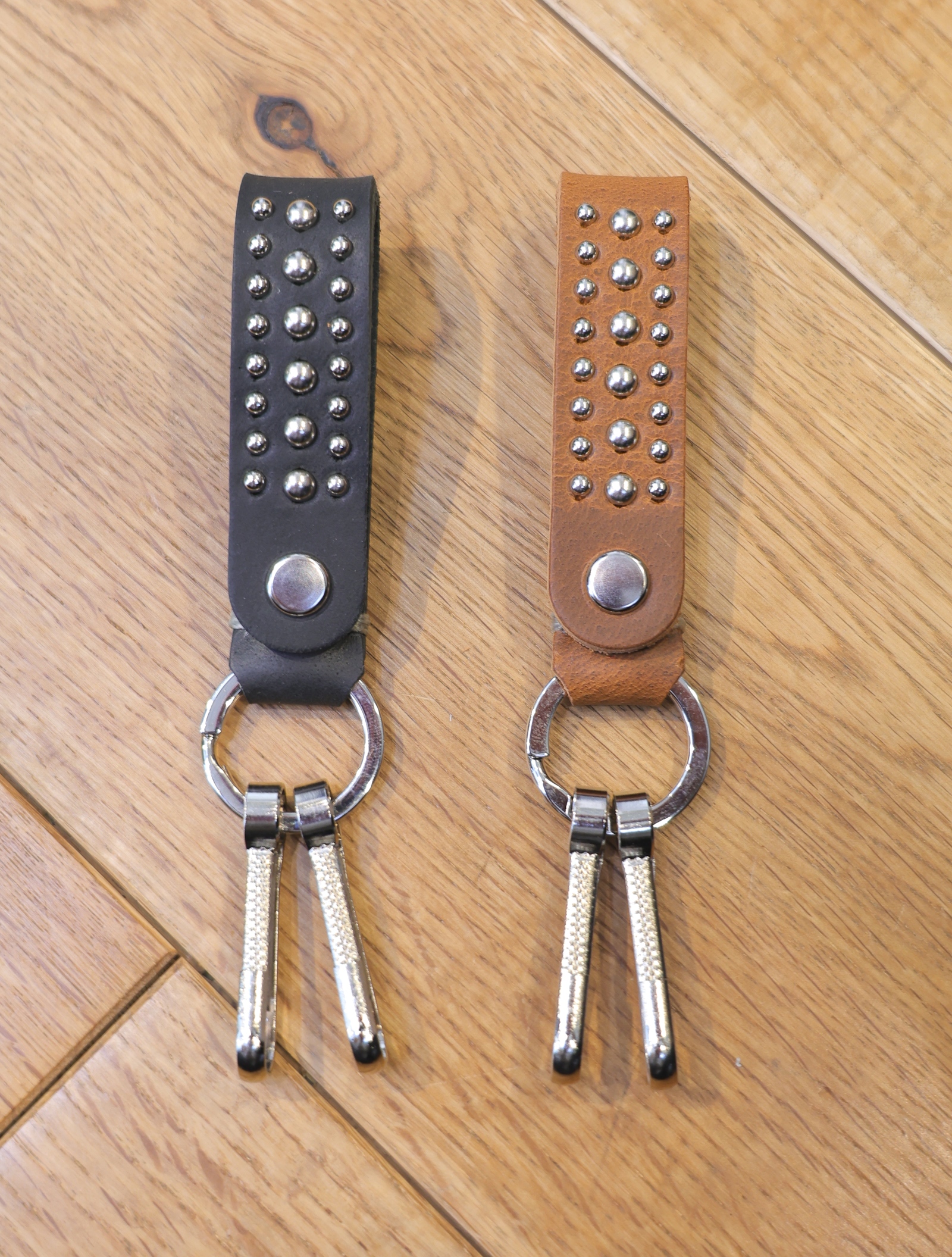 RADIALL 　「RHODES - LEATHER KEY HOLDER / STUDS」　  スタッズ レザーキーリング