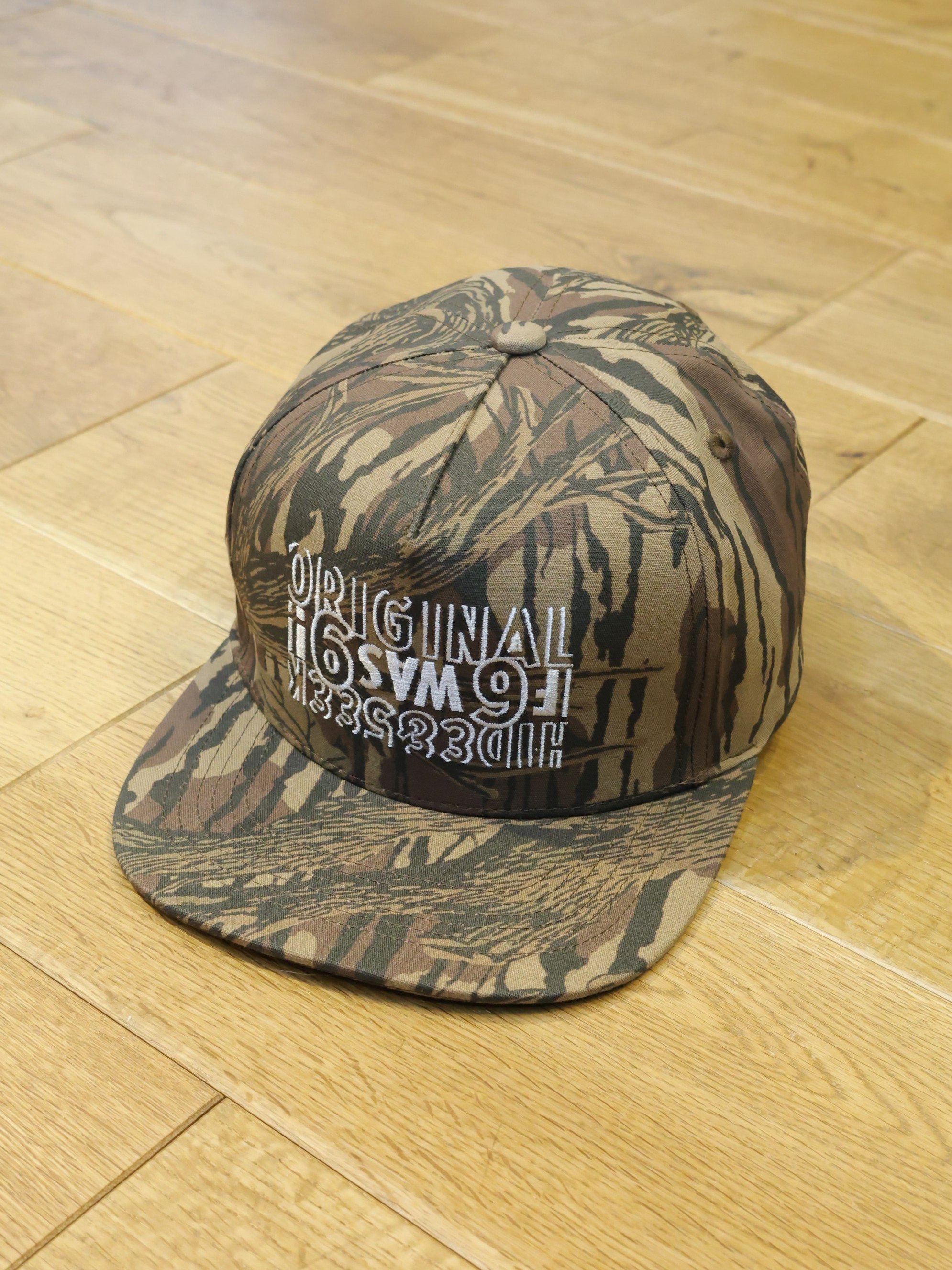 Hide and Seek × Toru Nishiura 「Original Trucker CAP」　5パネル トラッカーキャップ（CAMO）