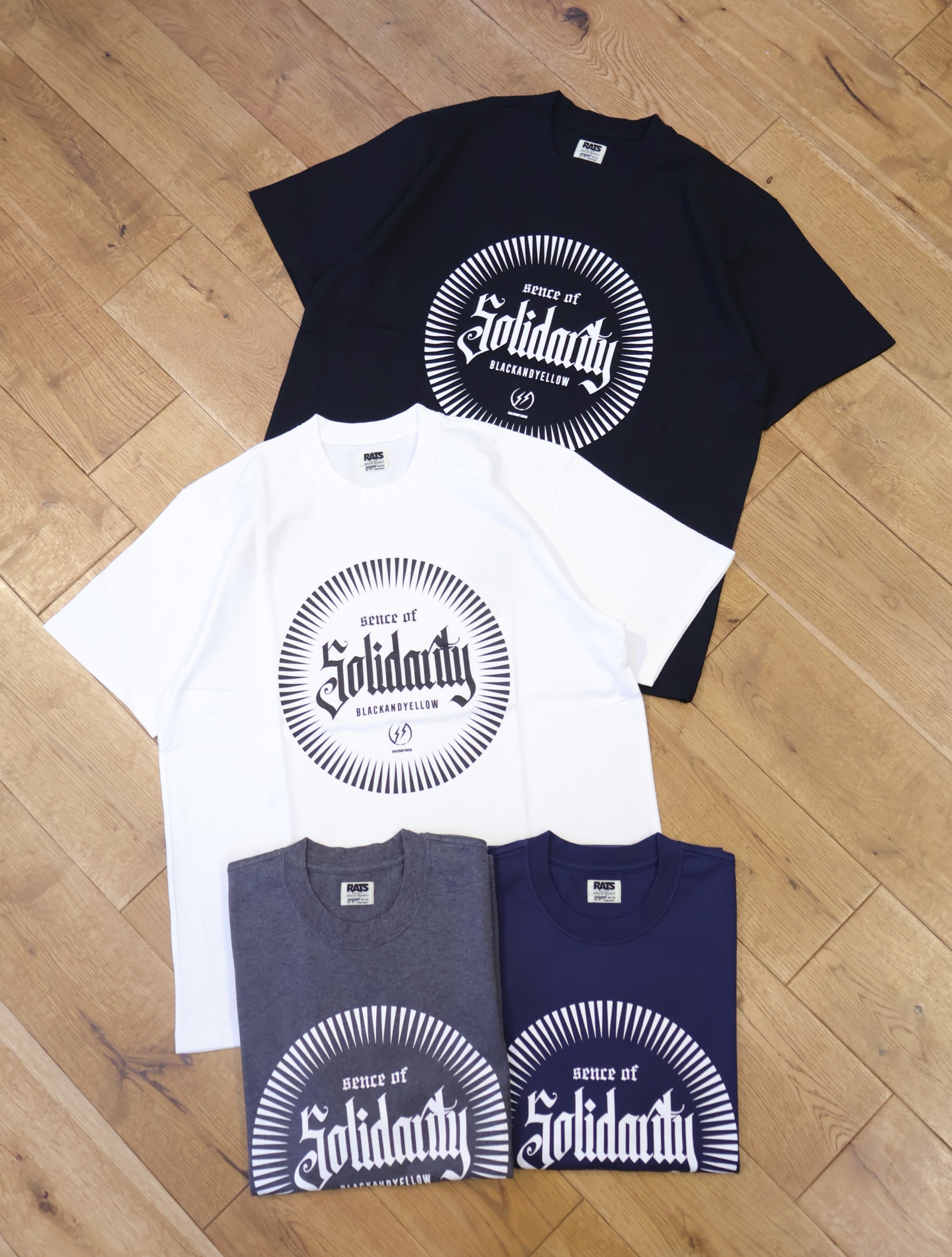 RATS　「SOLIDARITY TEE」　プリントティーシャツ