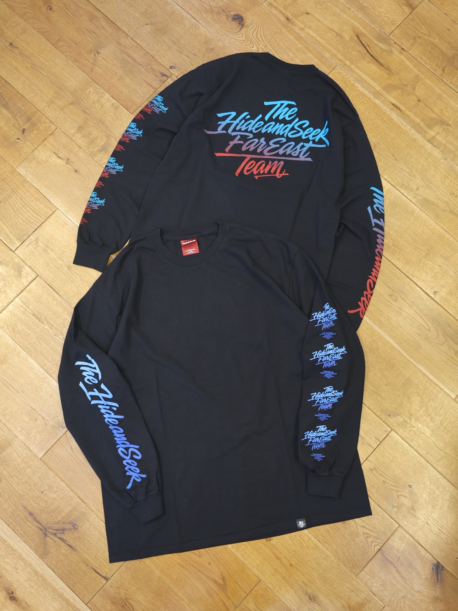 Hide and Seek　「Gradation L/S Tee（BACK）」　プリントロングスリーブティーシャツ