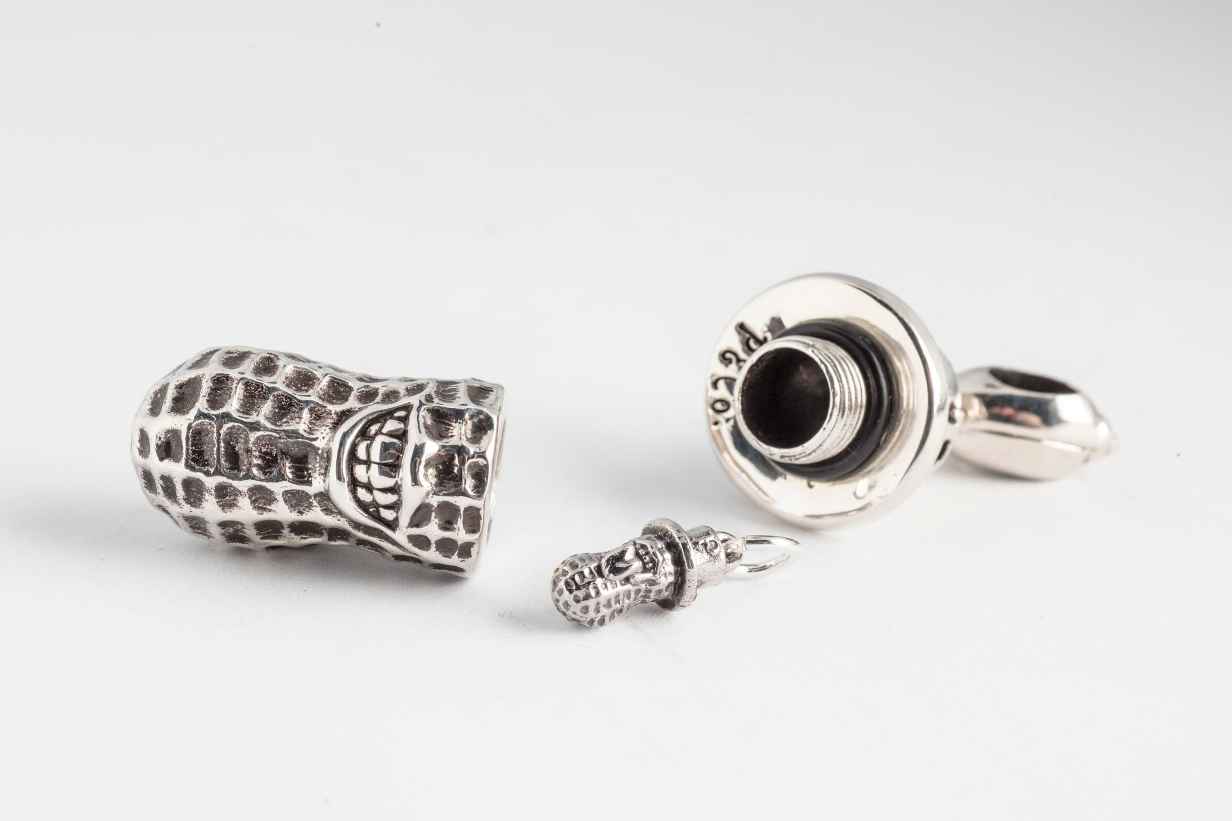 Peanuts&Co　「XLARGE PEANUTS OPENTYPE SILVER」　SILVER925製 チャーム　キーホルダー