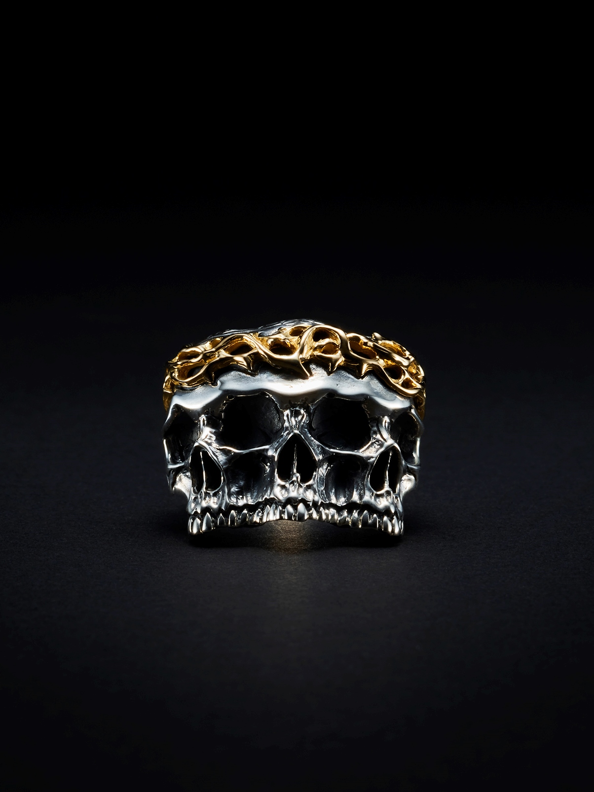 ANTIDOTE BUYERS CLUB　「Engraved Calvary Skall Ring」　SILVER950×K18製 カルバリースカルリング