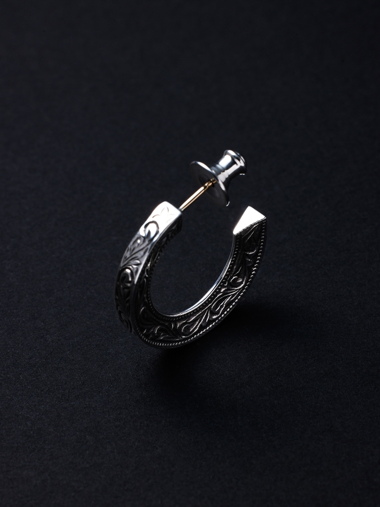 ANTIDOTE BUYERS CLUB　　「Engraved Triangle Earring(Single)」　　SILVER950製 ピアス