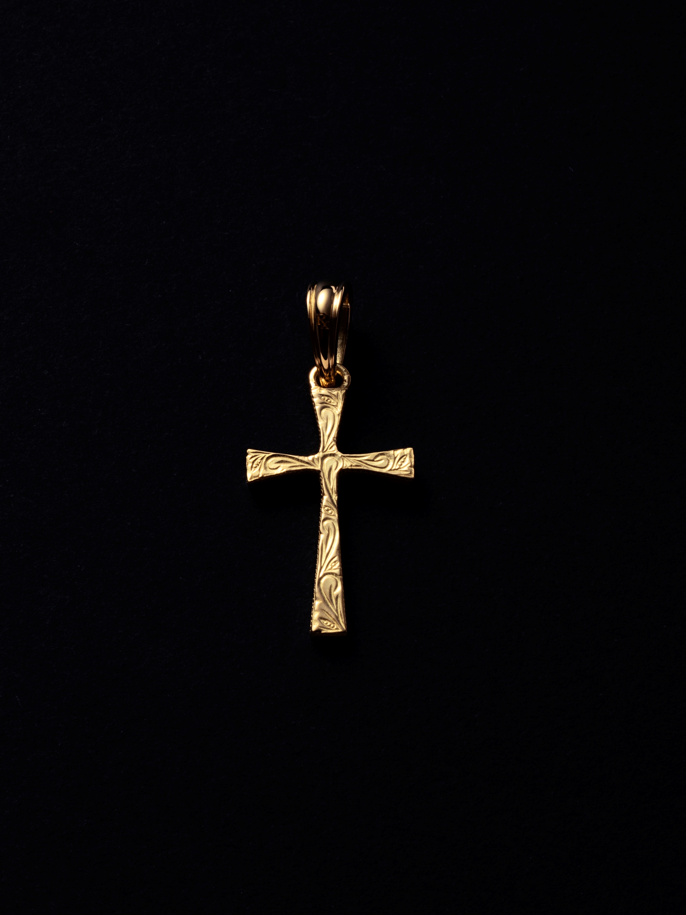 ANTIDOTE BUYERS CLUB　　「Engraved Tiny Cross Pendant」　　K18 製 ペンダントトップ