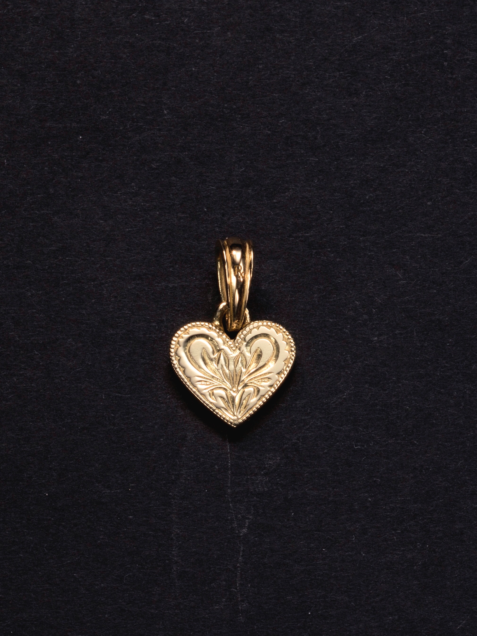 ANTIDOTE BUYERS CLUB　　「Engraved Heart Pendant」　　18K 製 ペンダントトップ
