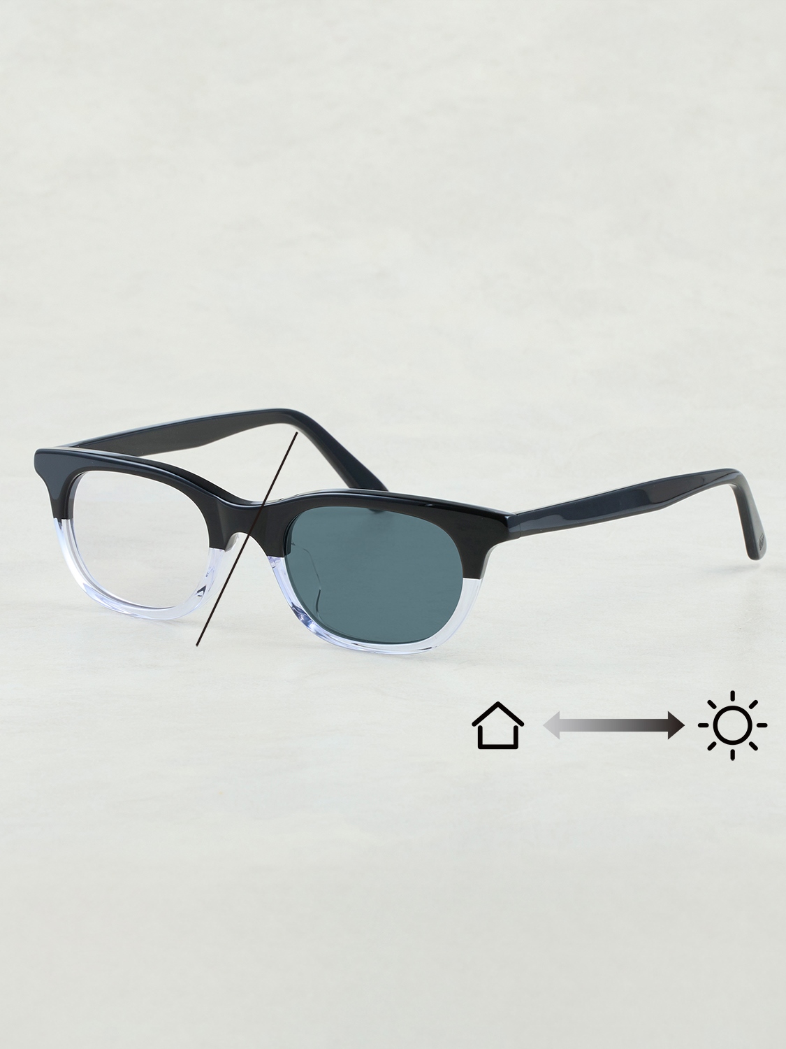 OWN　　「#20 BLACK × CLEAR / CLEAR to GREY (調光レンズ)」　　ウェリントンタイプグラッシーズ