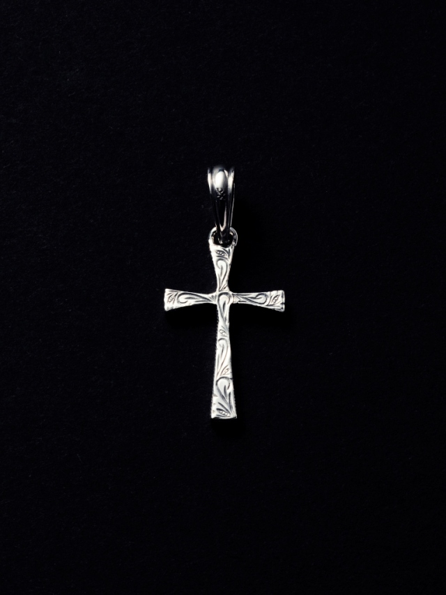 ANTIDOTE BUYERS CLUB　　「Engraved Tiny Cross Pendant」　　SILVER950製 ペンダントトップ