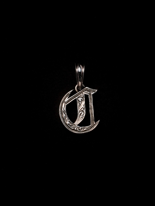 ANTIDOTE BUYERS CLUB 「Engraved Initial Pendant」 SILVER950